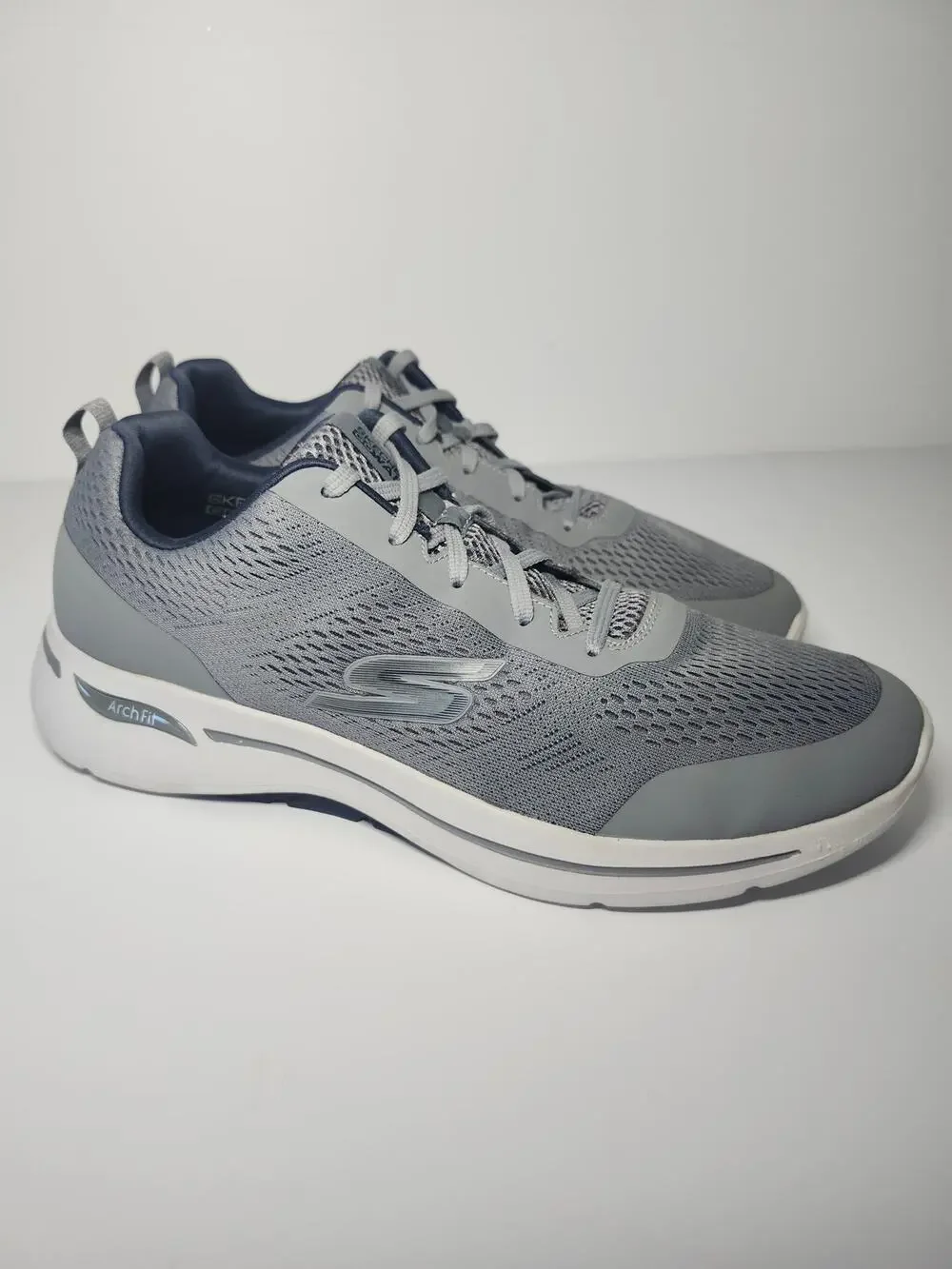 Skechers Men's Go Walk Arch Fit Grey Navy Sz 14 Athletic Sneaker Sporty Mesh